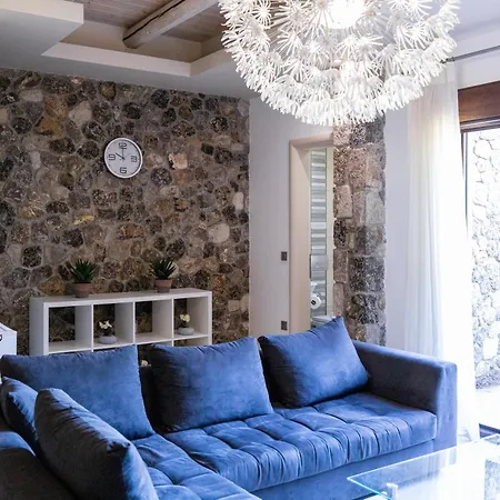 Afroditi By Bostonia Village *